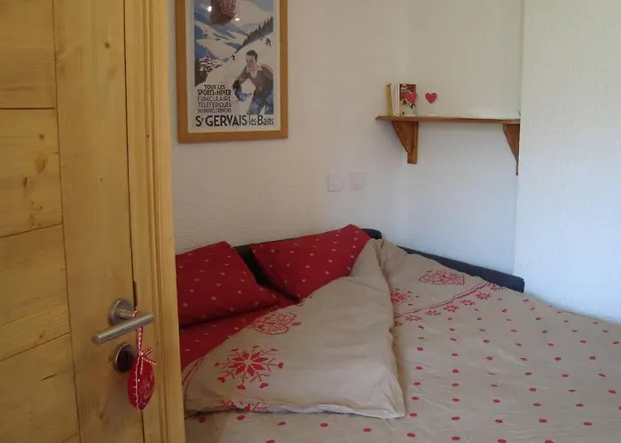 4 Personnes Aux Pieds *