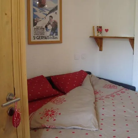 4 Personnes Aux Pieds *